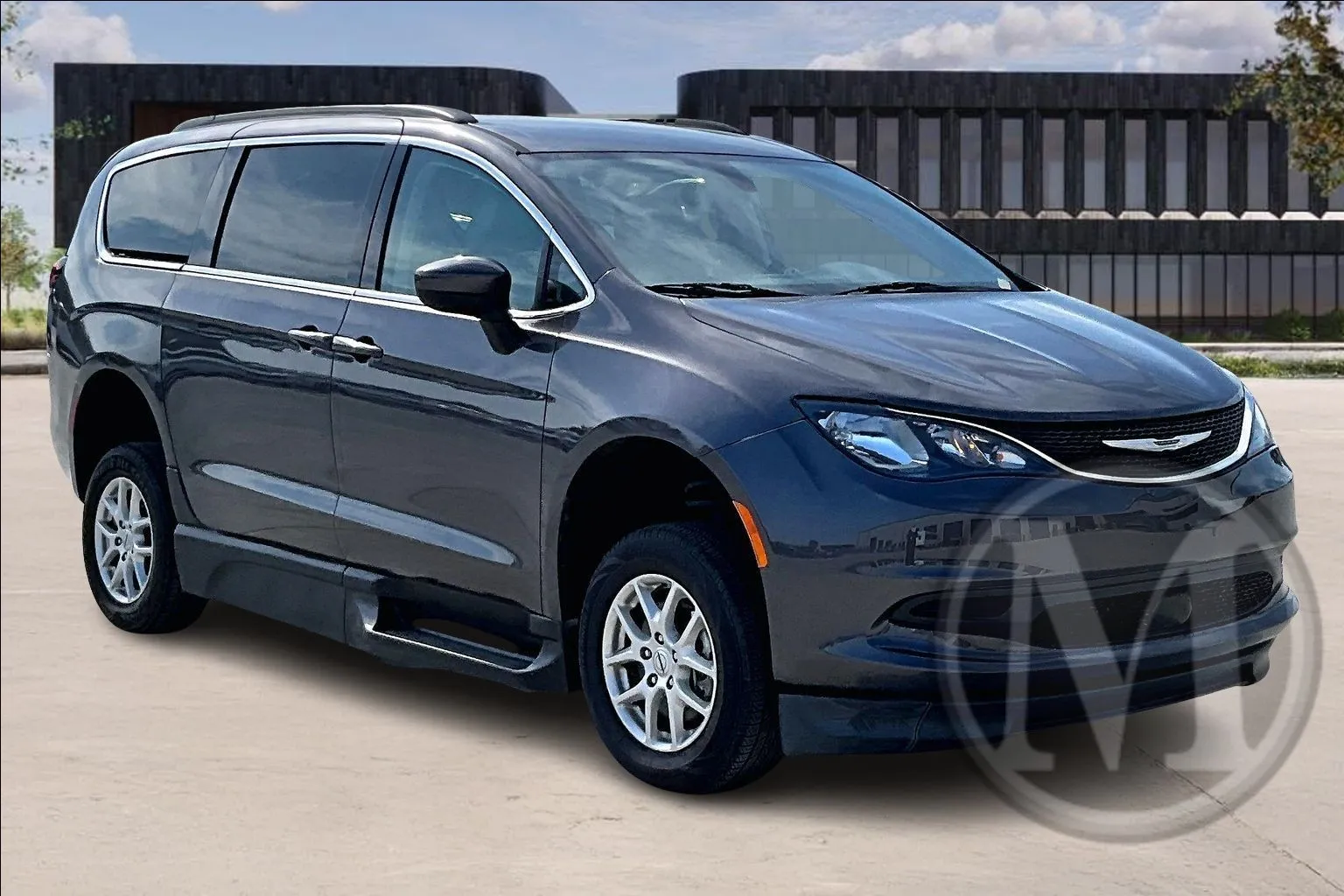 Gray 2021 Chrysler VOYAGER LXi for sale in Kansas City, MO