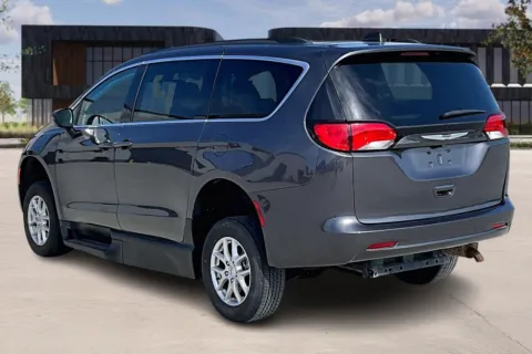 More photos of 2021 Chrysler VOYAGER LXi at Master's Transportation - Kansas City, MO