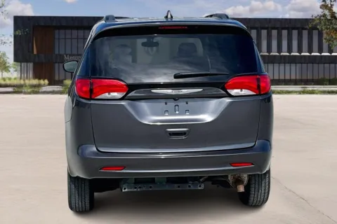 More photos of 2021 Chrysler VOYAGER LXi at Master's Transportation - Kansas City, MO