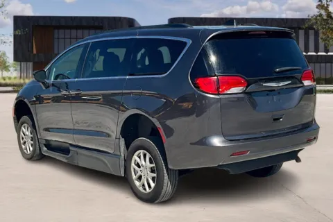 More photos of 2021 Chrysler VOYAGER LXi at Master's Transportation - Kansas City, MO