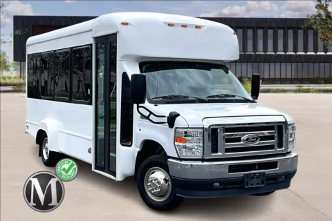 White 2022 Ford E350 for sale in Kansas City, MO