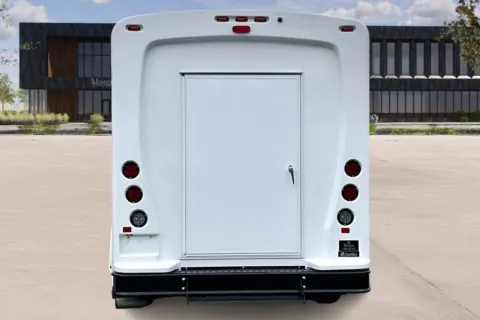 More photos of 2022 Ford E350 at Master's Transportation - Kansas City, MO