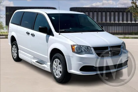 White 2019 Dodge GRAND CARAVAN for sale in Kansas City, MO