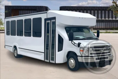 White 2027 Ford E450 for sale in Kansas City, MO