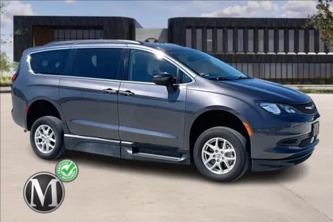 Black 2021 Chrysler VOYAGER for sale in Kansas City, MO