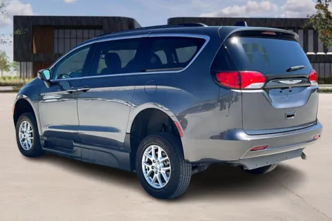 More photos of 2021 Chrysler VOYAGER at Master's Transportation - Kansas City, MO