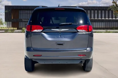 More photos of 2021 Chrysler VOYAGER at Master's Transportation - Kansas City, MO