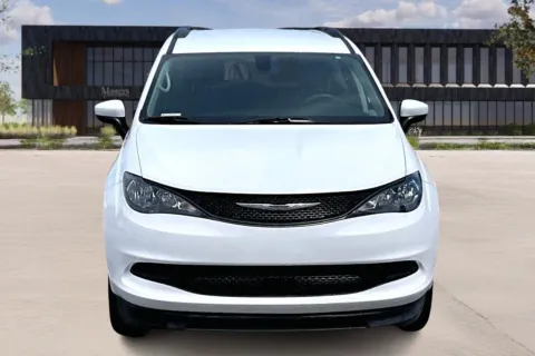 Photos of 2021 Chrysler VOYAGER for sale in Kansas City, MO at Master's Transportation - Kansas City