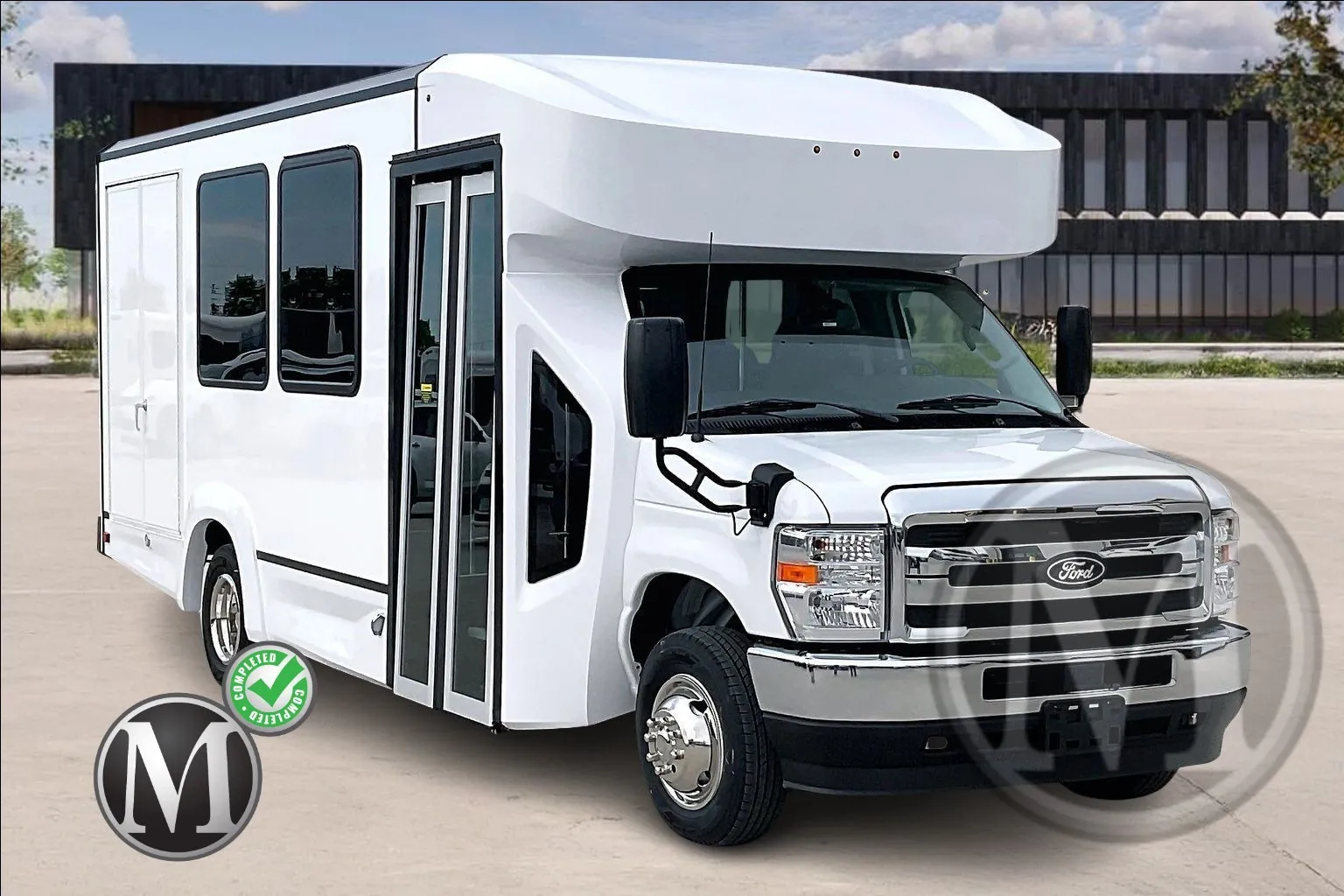 White 2027 Ford E450 for sale in Kansas City, MO