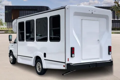 More photos of 2027 Ford E450 at Master's Transportation - Kansas City, MO