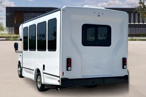 More photos of 2027 Ford E450 at Master's Transportation - Kansas City, MO