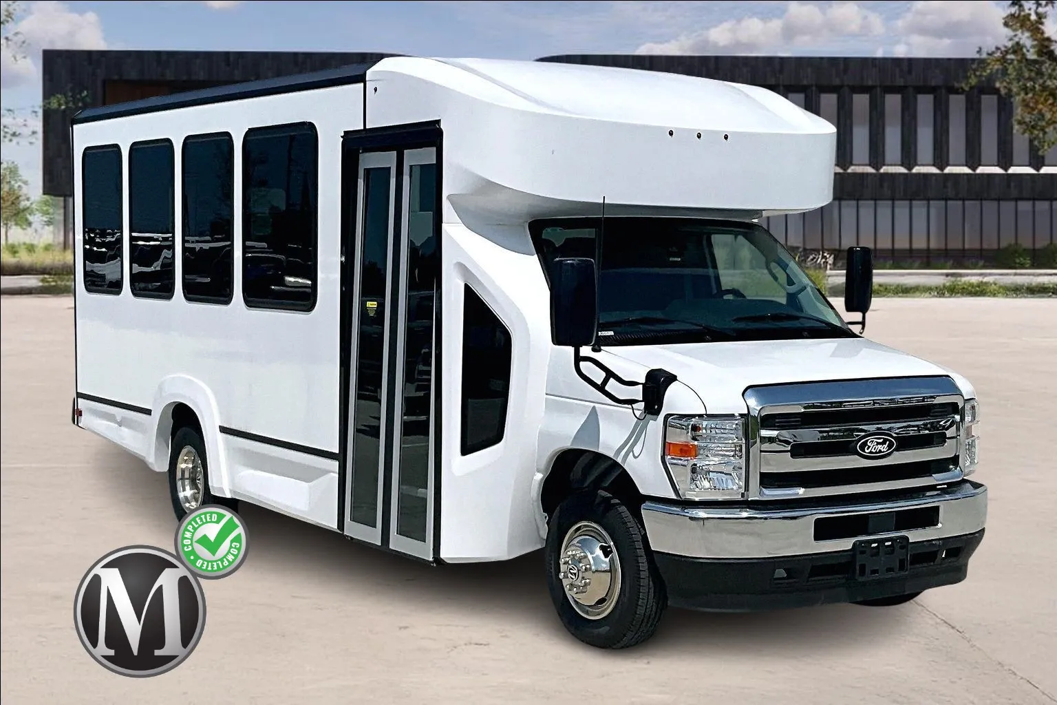 White 2027 Ford E450 for sale in Kansas City, MO