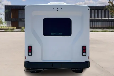 More photos of 2027 Ford E450 at Master's Transportation - Kansas City, MO