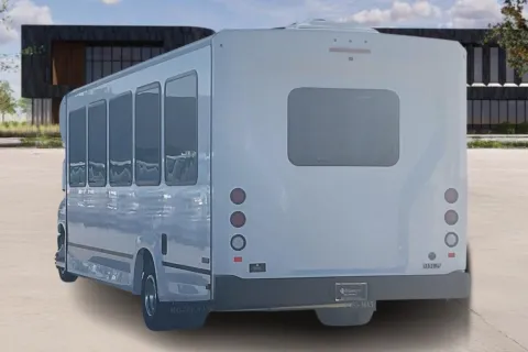 More photos of 2027 Ford E450 at Master's Transportation - Kansas City, MO