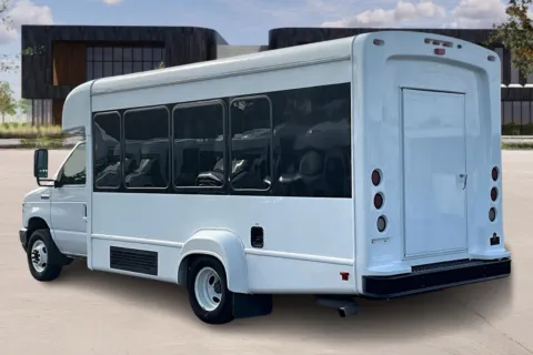 More photos of 2022 Ford E350 at Master's Transportation - Kansas City, MO