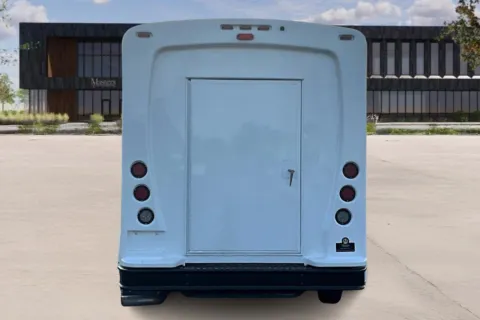 More photos of 2022 Ford E350 at Master's Transportation - Kansas City, MO