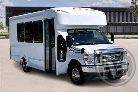 White 2023 Ford E350 for sale in Kansas City, MO