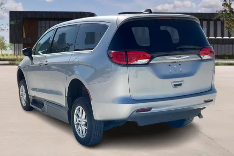 More photos of 2021 Chrysler VOYAGER at Master's Transportation - Kansas City, MO