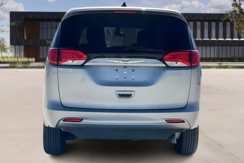 More photos of 2021 Chrysler VOYAGER at Master's Transportation - Kansas City, MO