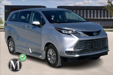 Silver 2022 Toyota SIENNA for sale in Kansas City, MO