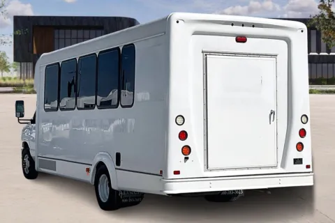 More photos of 2018 Ford E450 at Master's Transportation - Kansas City, MO