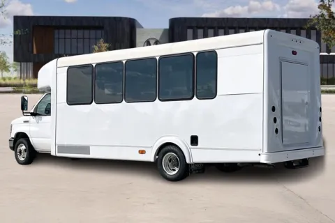 More photos of 2019 Ford E450 at Master's Transportation - Kansas City, MO
