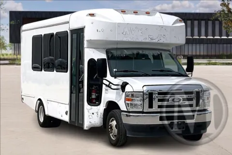 White 2023 Ford E450 for sale in Kansas City, MO