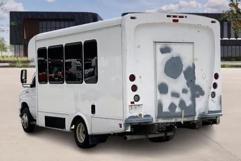 More photos of 2023 Ford E450 at Master's Transportation - Kansas City, MO