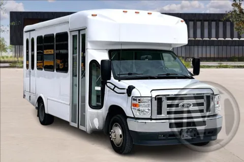 White 2024 Ford E450 for sale in Kansas City, MO
