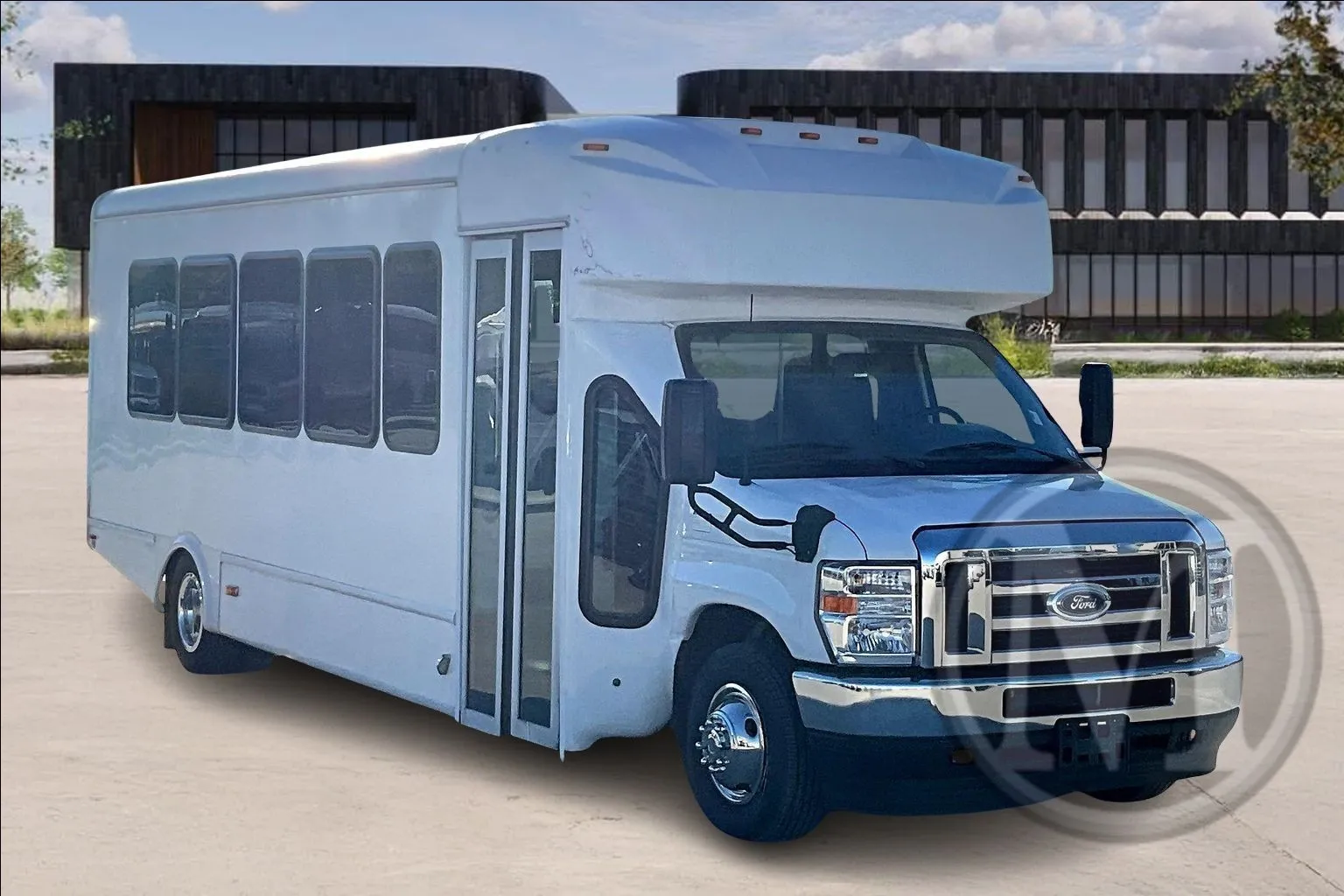 White 2024 Ford E450 for sale in Kansas City, MO