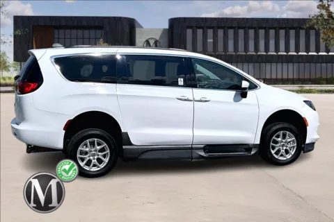 2021 Chrysler VOYAGER for sale in Kansas City, MO