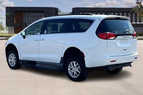 More photos of 2021 Chrysler VOYAGER at Master's Transportation - Kansas City, MO
