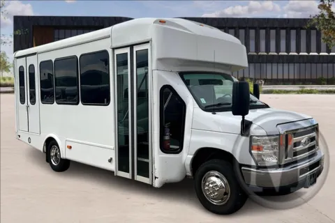 White 2019 Ford E350 for sale in Kansas City, MO