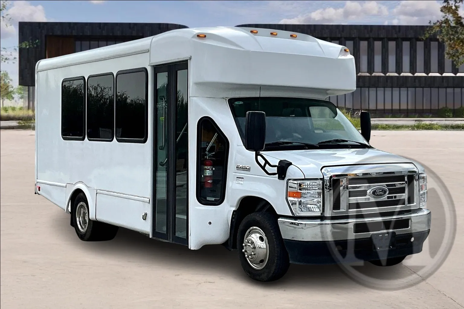 White 2023 Ford E450 for sale in Kansas City, MO