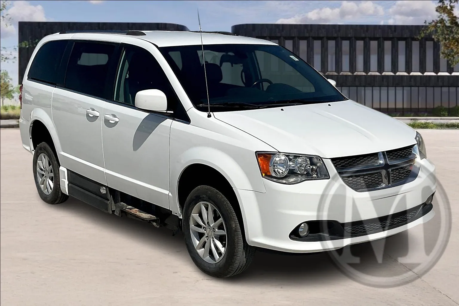 Used 2019 Dodge Grand Caravan SXT with VIN 2C4RDGCGXKR691642 for sale in Kansas City