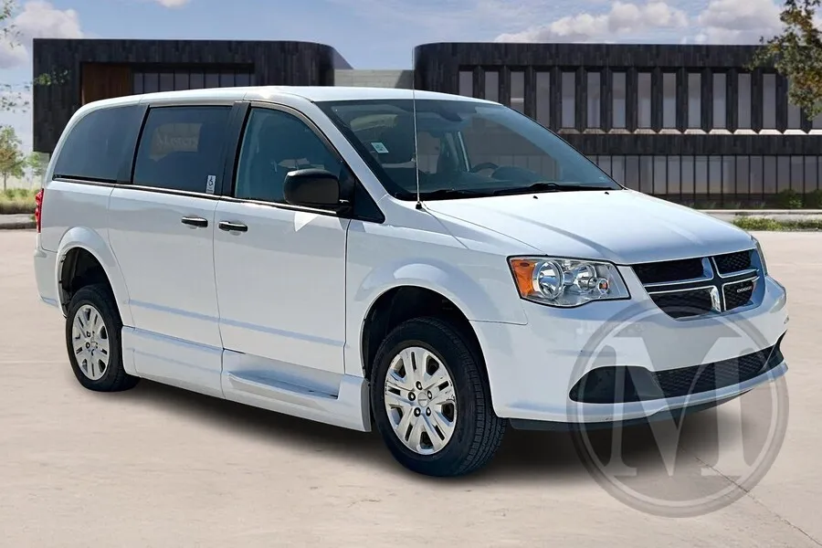 White 2019 Braun Minivan for sale in Kansas City, MO