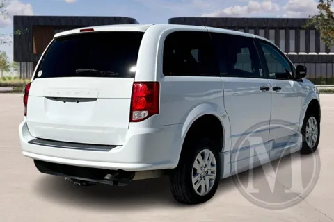More photos of 2019 Braun Minivan at Master's Transportation - Kansas City, MO