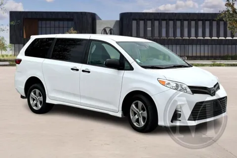 White 2020 Toyota Sienna for sale in Kansas City, MO