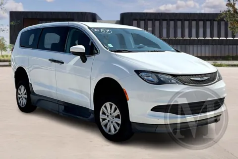 White 2020 Braun Minivan for sale in Kansas City, MO