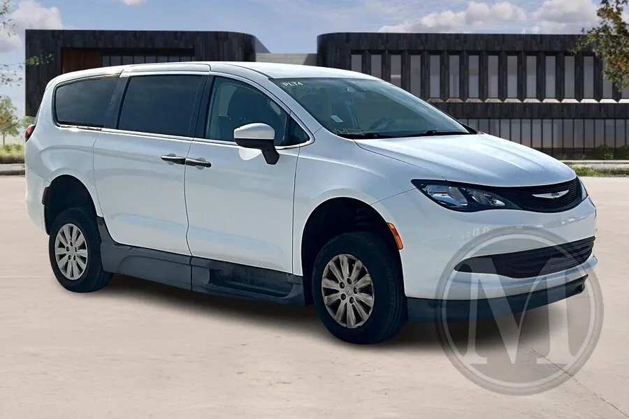 2020 Chrysler Voyager LX for sale in Kansas City, MO