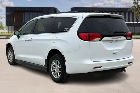 More photos of 2021 Chrysler VOYAGER at Master's Transportation - Kansas City, MO