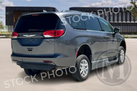 More photos of 2021 Chrysler VOYAGER at Master's Transportation - Kansas City, MO