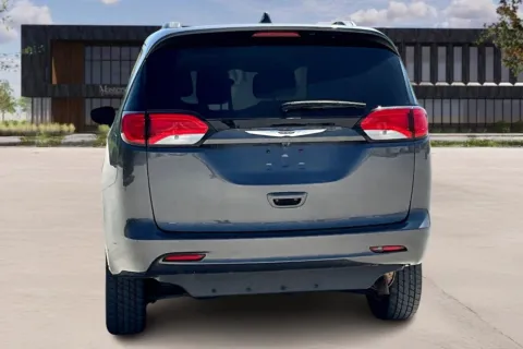 More photos of 2021 Chrysler VOYAGER at Master's Transportation - Kansas City, MO