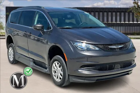 Black 2021 Chrysler VOYAGER for sale in Kansas City, MO
