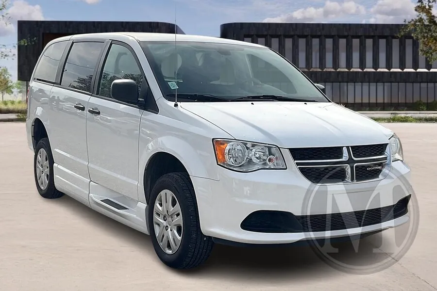 White 2019 Braun Minivan for sale in Kansas City, MO