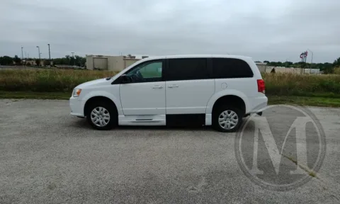More photos of 2018 Braun Minivan at Master's Transportation - Kansas City, MO