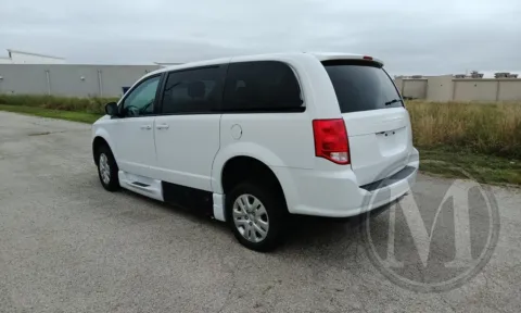 More photos of 2018 Braun Minivan at Master's Transportation - Kansas City, MO