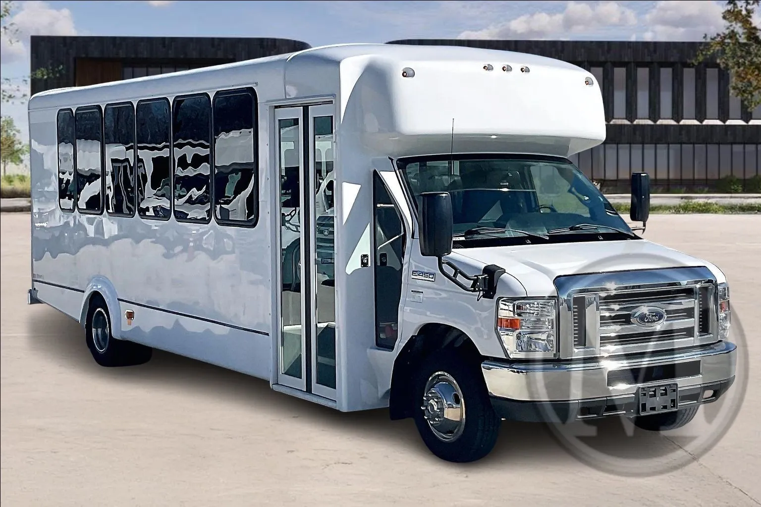 2019 Ford E-Series DRW E-450 Super Duty 158 in WB's photo
