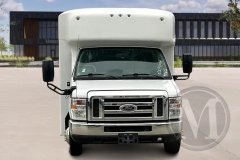White 2019 Ford E450 E-450 SD for sale in Kansas City, MO