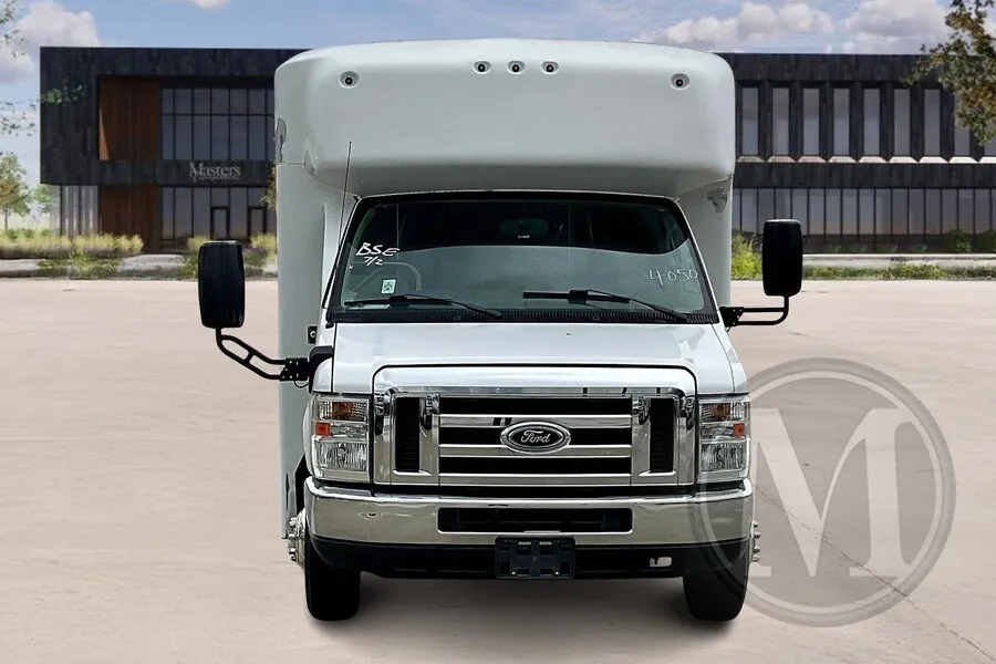 White 2019 Ford E450 E-450 SD for sale in Kansas City, MO